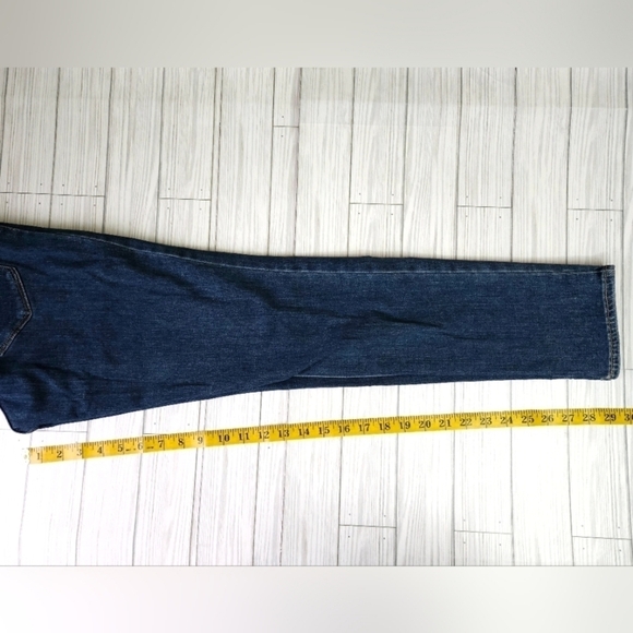 Levi's 311 Mid Rise Shaping Skinny Jean in Medium Wash Blue Size 27 NWT - Picture 8 of 12